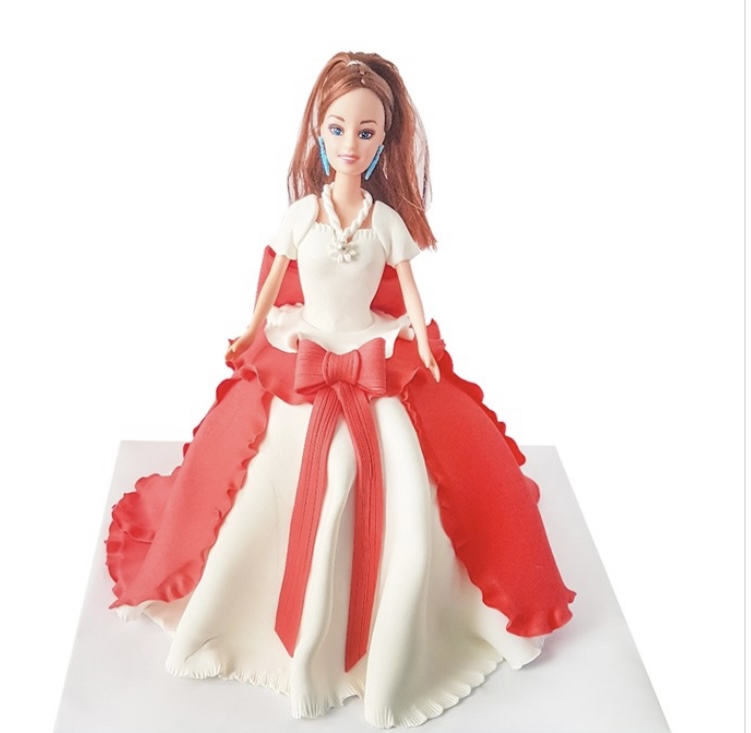 Genç Kız Temalı Doğum Günü Pastası