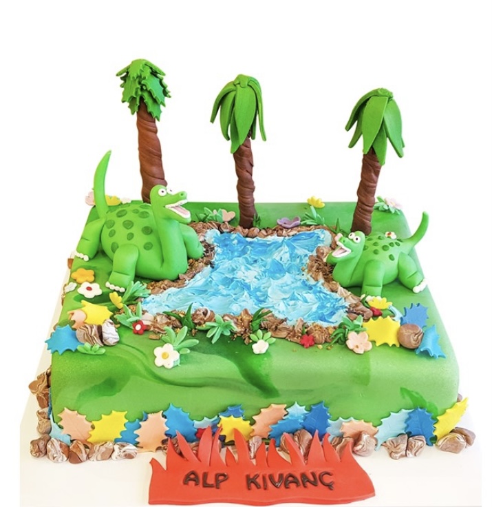 Dinazorlar Firarda Doğum Günü Pastası