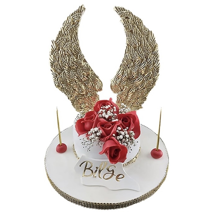 Kırmızı Güllü Kanatlı Pasta