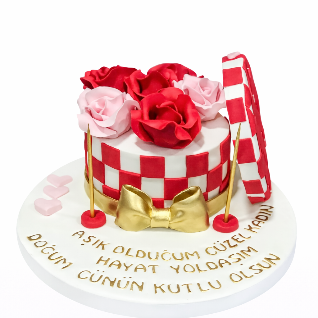 Kırmızı Gül Kutusunda Güller Pastası