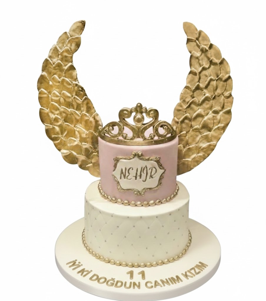 Taçlı Kanat Doğum Günü Pastası