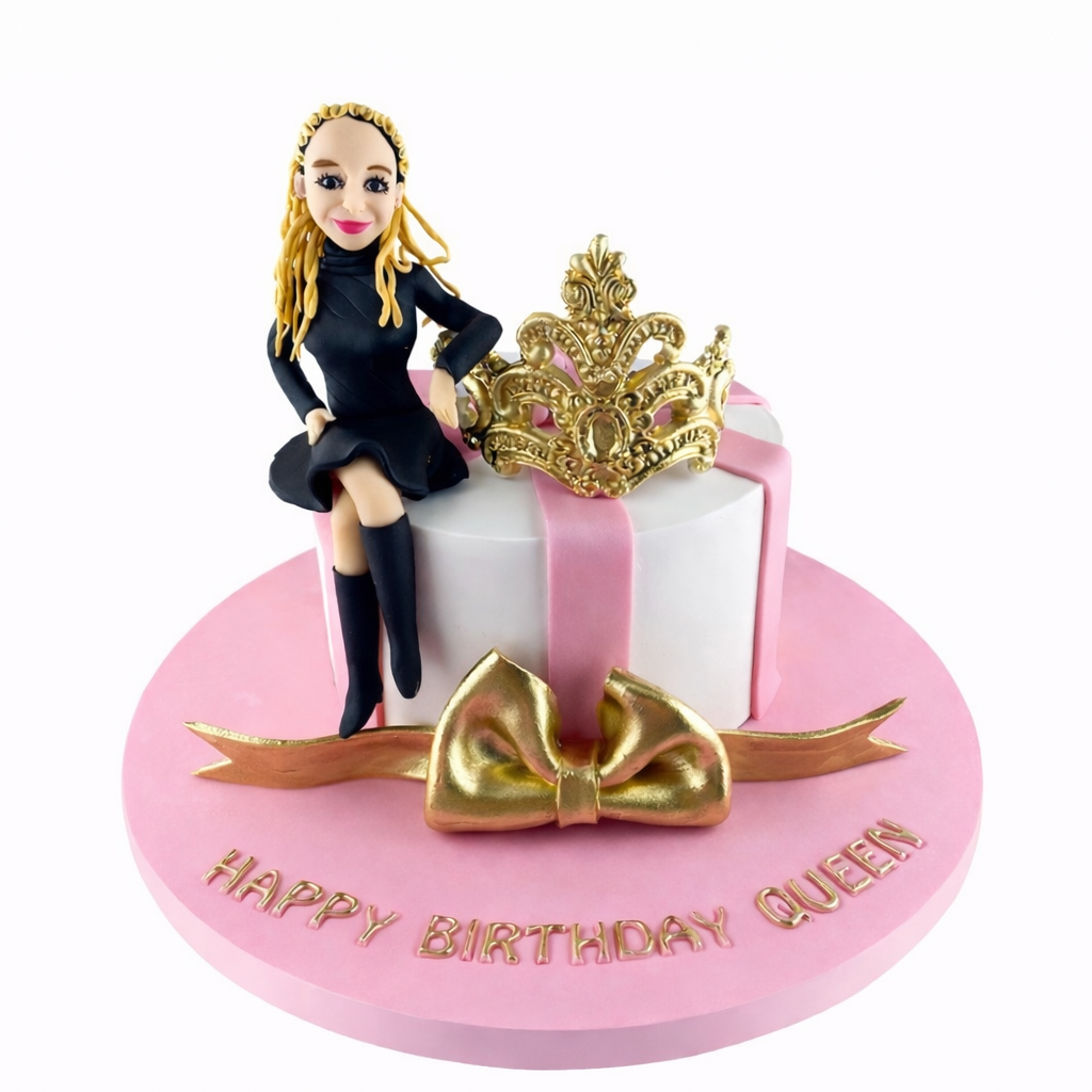 Figürlü Altın Taç Doğum Günü Pastası