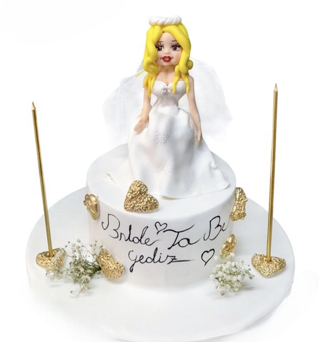 Sarışın Gelin Altın Kalpler Pastası