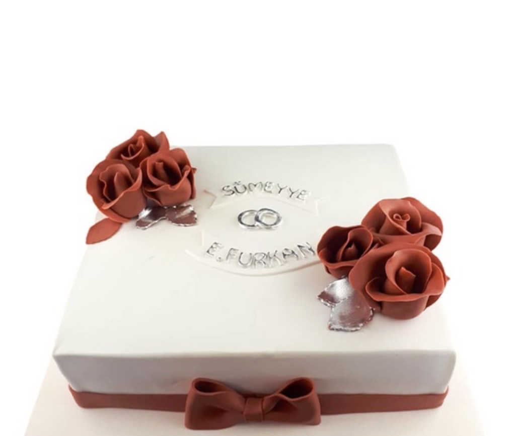 Kırmızı Güllü Düğün Pastası